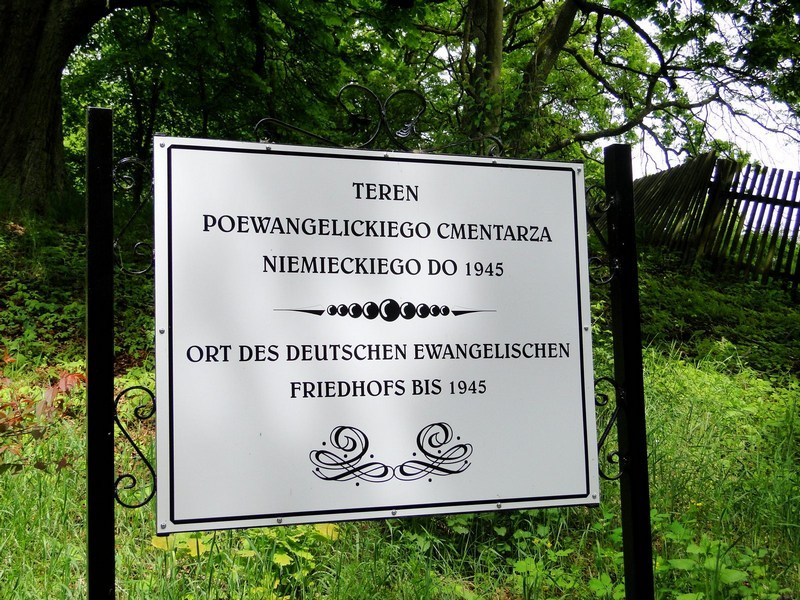 Poewangelicki cmentarz w Okuniu