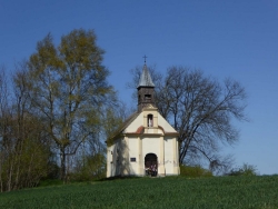 Kapliczka w okolicach Rokitna